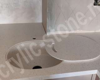 Фото П-образная столешница для кухни из искусственного камня Hanex с интегрированной мойкой